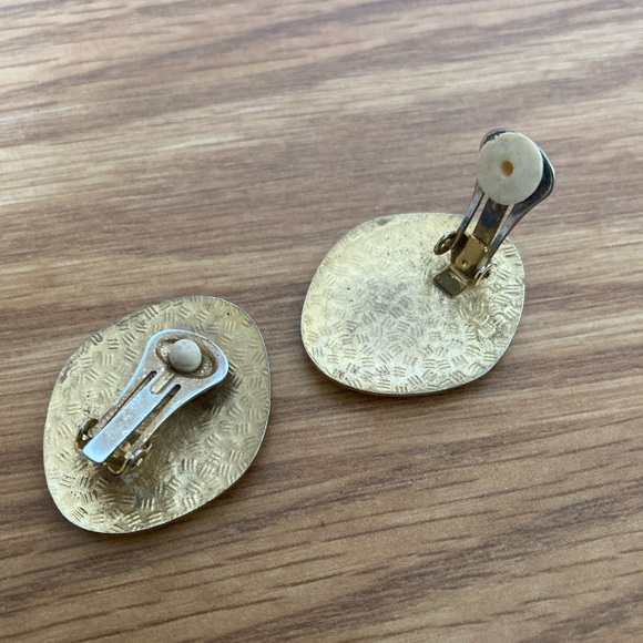 Vintage Cloisonne Oval Clip On Earrings Floral Flower Red -Pink -Green Gold Tone - Picture 4 of 7